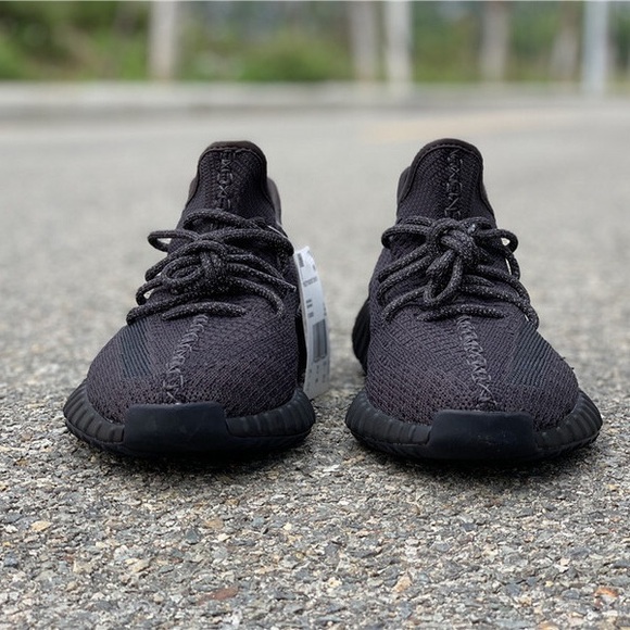 Yeezy 350 v2 - Picture 4 of 6